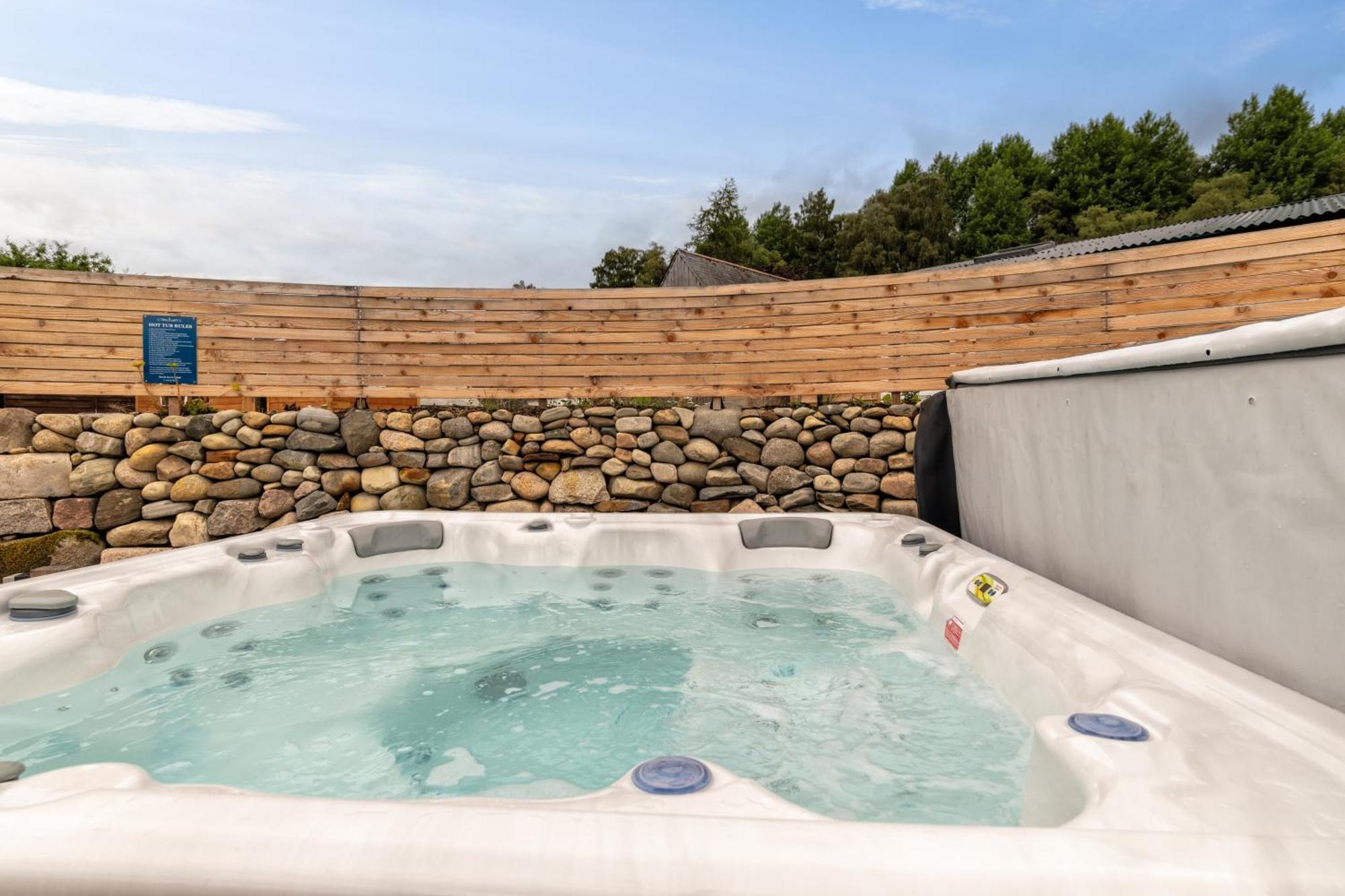 Alba - Charming Boutique Forest View Cabin With Hot Tub In Ballater Kültér fotó