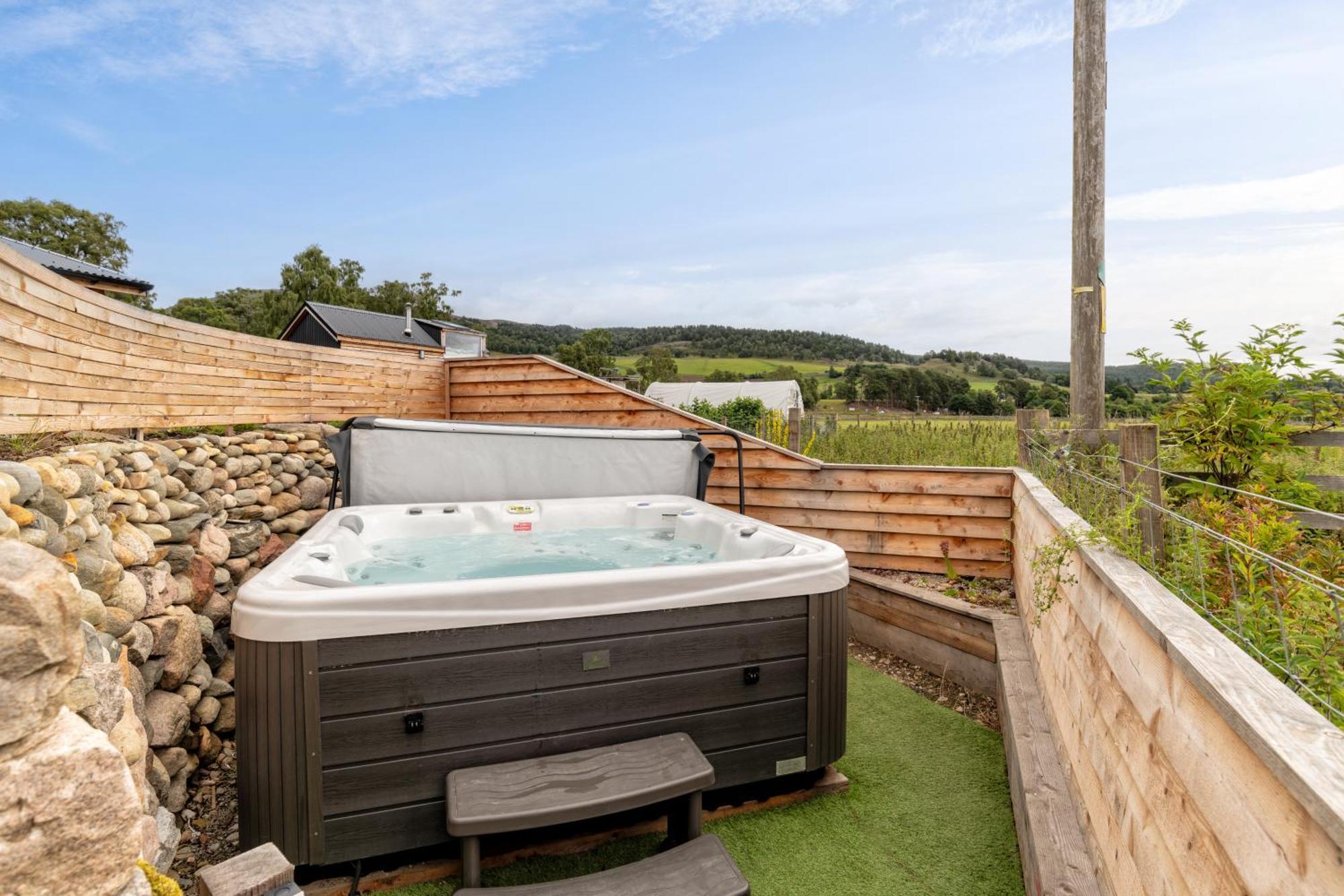Alba - Charming Boutique Forest View Cabin With Hot Tub In Ballater Kültér fotó
